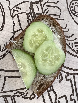 Brot mit Gurken