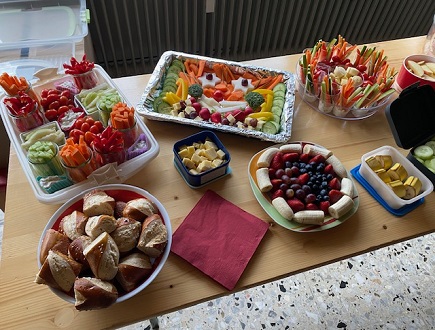 Buffet Lesenacht 5 Obst- und Gemüsesticks und Laugebrötchen