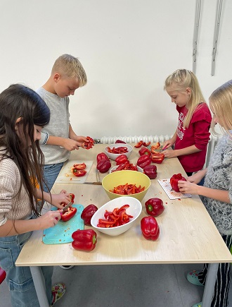 Foto Paprika schneiden gesundes Frühstück